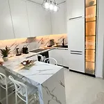 Sea View Apartment *